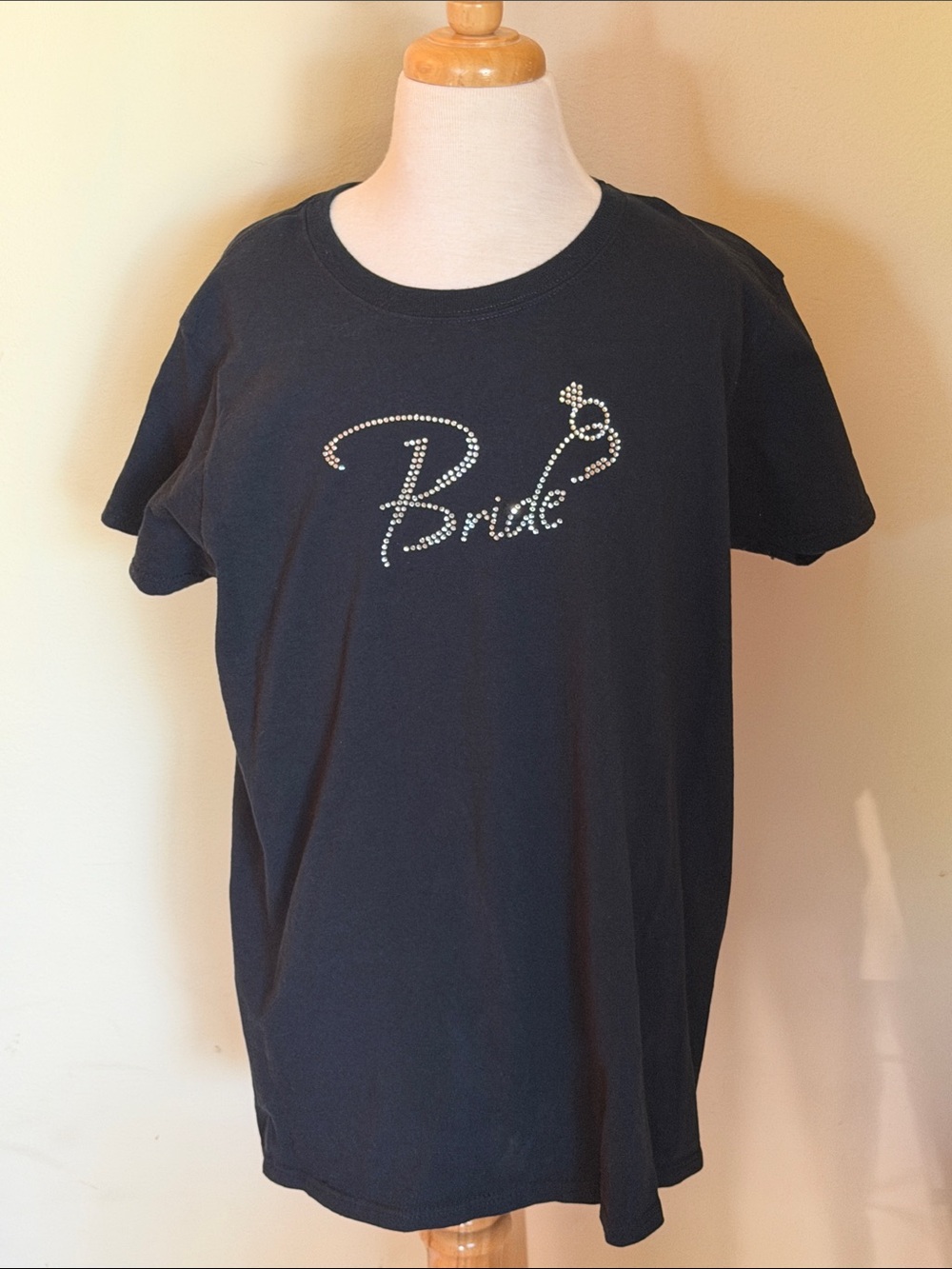EUC~Women’s Medium Gildan Black “Rhinestone Bride” Ladies Short Sleeved Tee